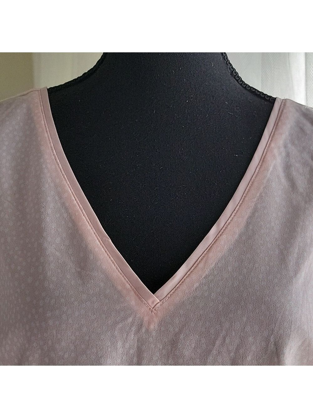 Banana Republic Pink White Dotted V-Neck Tank Size Large EUC - Picture 2 of 7